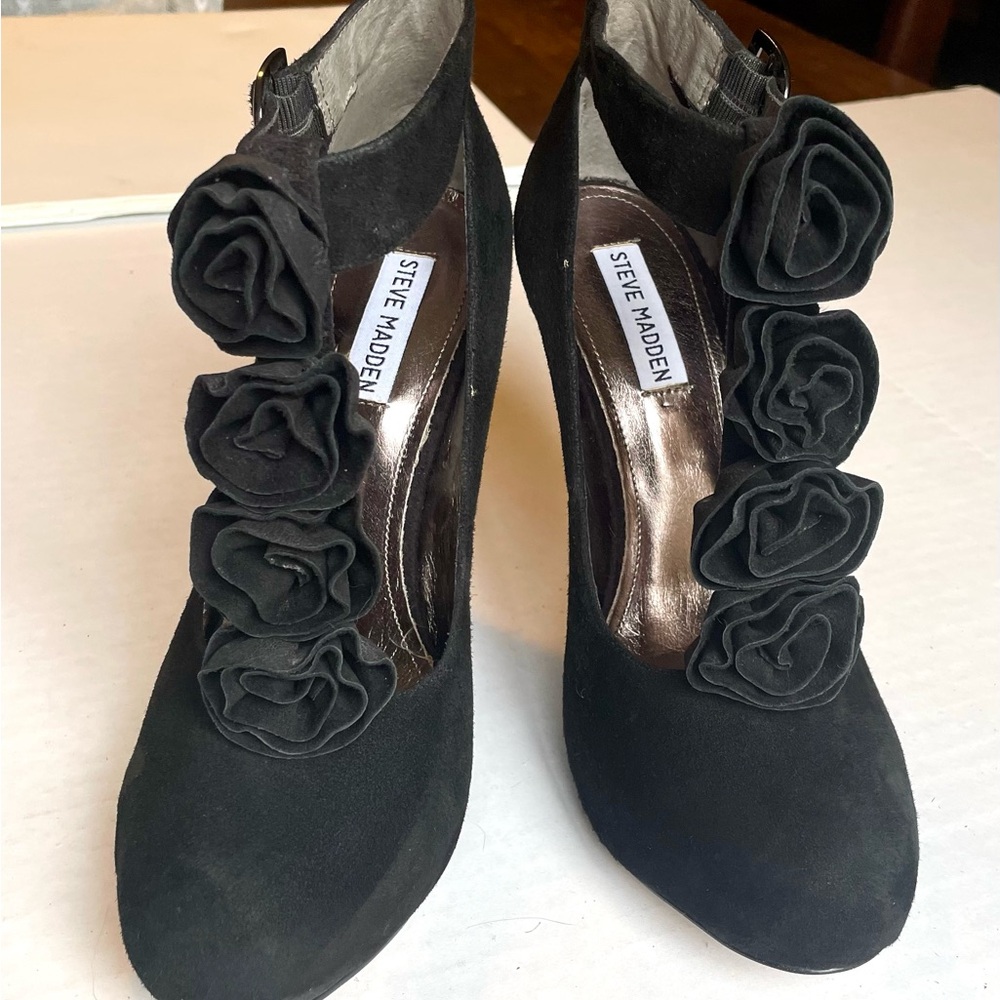 Never worn Steve Madden Black Suede Heels with Rosette Details
